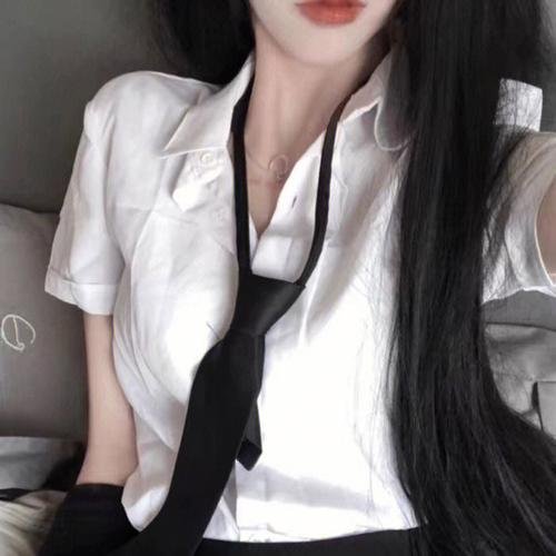 白色的女人